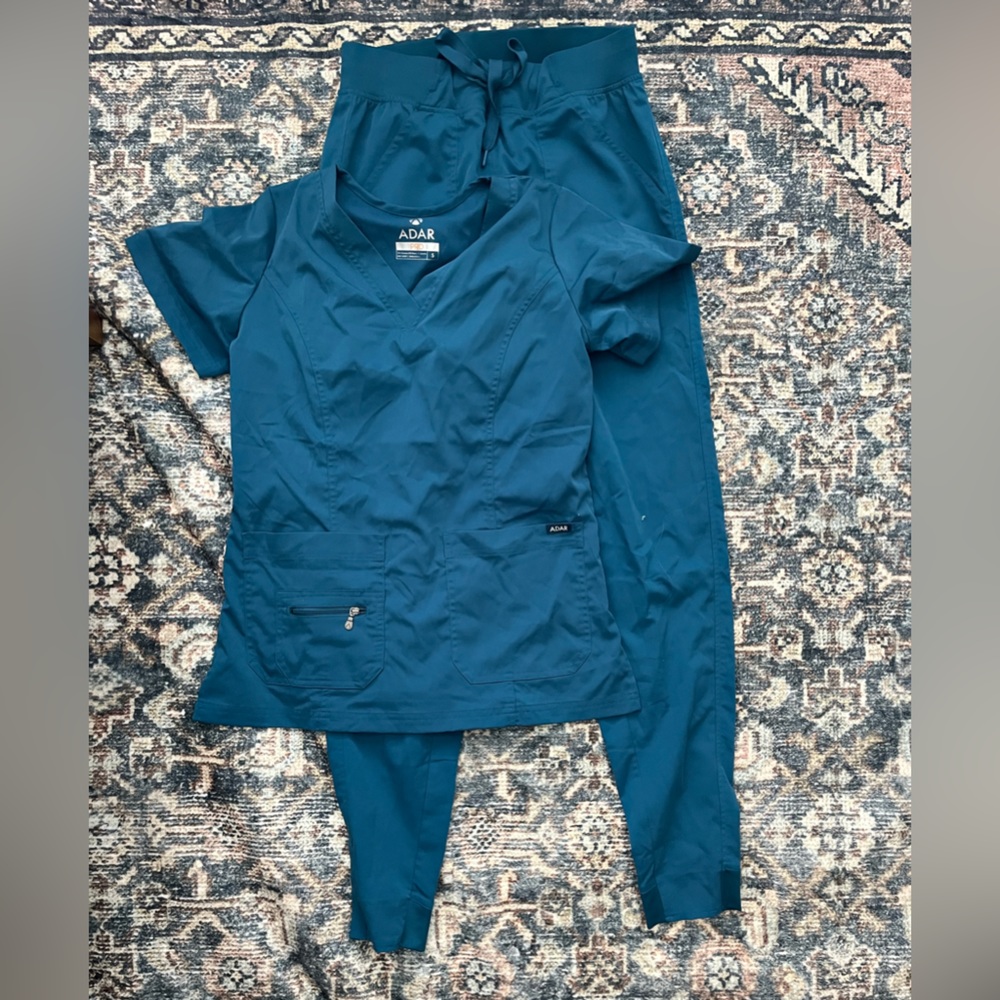 Scrub set